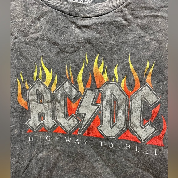 NWOT AC DC Cropped Grey Washout Top Raw Hem Size M/L - Picture 2 of 4